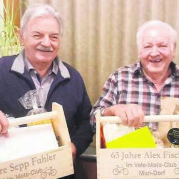 Unmittelbar vor dem grossen Jubiläum - Die zwei Langjährigsten: Sepp Fahler (links) ist seit 55 Jahren Teil des Velo-Moto-Clubs, Alex Fischer gar seit 65 Jahren. Bild: zg