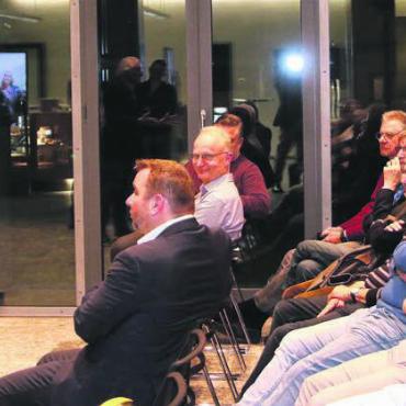Kulturgut und Sympathie-Bande - Hansueli Rihs, der Besitzer des Fussballclubs Young Boys Bern, lieferte den Donatoren des FC Wohlen ganz viele Insider-Infos. Bilder: Daniel Marti