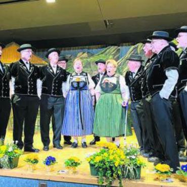 Altbewährte und junge Töne - Der Jodlerklub Dottikon harmoniert bestens, und dies trotz reduzierter Formation wegen krankheitsbedingten Absenzen. Bild: sp
