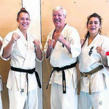 Jahr voller Anerkennung - Heinz Muntwyler (Mitte) mit seiner Tochter Simone (rechts) und der WM-Dritten Angela Felber.