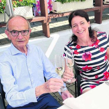 Auftakt zum Jubiläum - Gründungsmitglied René Saxer mit Referentin Lidwina Weh. Bild: zg