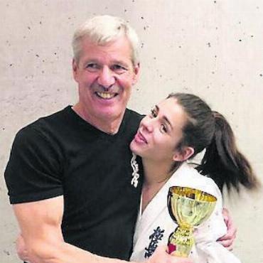 Jahr voller Anerkennung - Heinz Muntwyler mit seiner Tochter Simone. Bild: zg