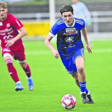 Aus Fehlern gelernt - Javi Gabathuler (rechts) bleibt beim FC Wohlen. Er ist einer von 15 Spielern, die für die nächste Saison bereits im Kader stehen. Die ersten Abgänge sind ebenfalls bekannt. Bild: Alexander Wagner