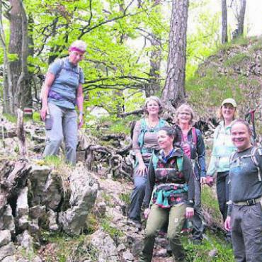 Künftig ohne Schule Auw - Die Naturfreunde Oberfreiamt entdecken den Jura. Bild: zg