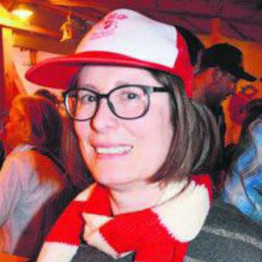 Fi-Gö steht kopf - Gemeinderätin Claudia Long trug Fanartikel aus den 80er-Jahren.