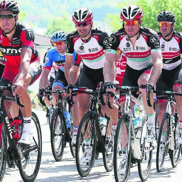 2000 bis 5000 Leute erwartet - 2013 hat die Tour de Suisse unter anderem Villmergen durchquert. Einen Etappenort im Freiamt gab es seit 2006 nicht mehr. Bild: Freshfocus