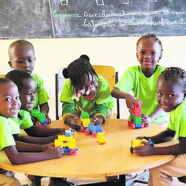 Ein nächster grosser Schritt - Die Freude ist gross: Die Kinder finden in den Schulzentren, die aus dem Freiamt mitbetreut werden, ein zweites Zuhause. Bilder: zg