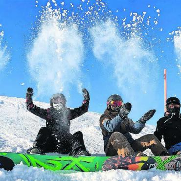 Über 150 Jugendliche im Schnee - Das wünschen sich alle Lagerteilnehmenden – ob Snöber oder Skifahrer: herrliche Bedingungen mit Sonnenschein und viel Schnee. Bild: Archiv