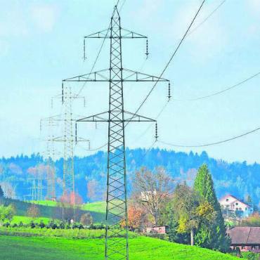 Noch mehr Druck machen - Ruedi Donat will nicht, dass die Hochspannungsleitung vom Reusstal auf den Wagenrain verschoben wird. Das sieht der Gemeinderat auch so.