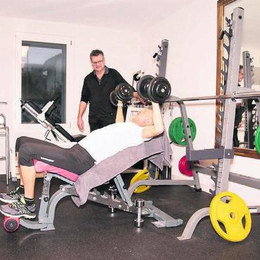 Erfolgsgeschichte im Doppelpack - Markus Suter bietet als Berufstrainer Spitzensport betreutes Training und Schmerztherapie an. Bild: zg
