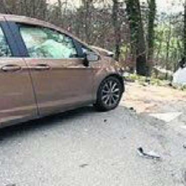 Auffahrunfall mit Folgekollision - An den Autos entstand Totalschaden. Bild: pz