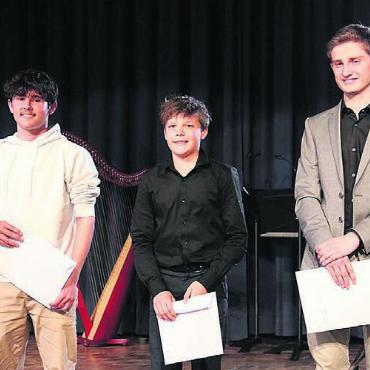 Feierliche Stunde - Sie sind bereits geübte Musiker (v.l.): Samuel Gerber (mCheck 6), Kevin Angstmann (mCheck 5) und Noah Rüttimann (mCheck 6).