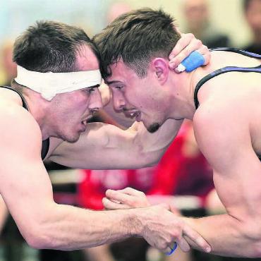Den eigenen Trainer geschlagen - Randy Vock (links) im Duell mit Trainer Michael Bucher. Für die beiden Freunde und Teamkumpels war es eine besondere Affiche.