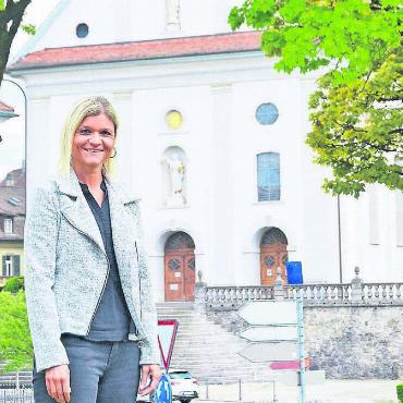 Wohler Rechnung deutlich im Plus - Sie hat keinen einfachen Job: Gemeinderätin Denise Strasser ist für die Finanzen der Gemeinde zuständig und sieht sich mit Wünschen und Forderungen von allen Seiten konfrontiert. «Ich muss das Gesamte im Auge behalten», sagt sie. Bild: Archiv
