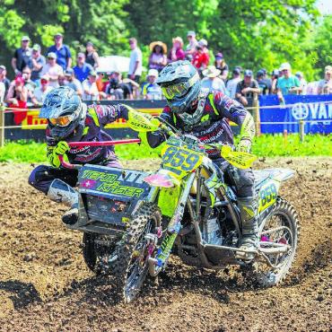 Von Skifahrern und Lokalmatadoren - Mit ihren 12 und 13 Jahren waren sie die jüngsten Fahrer am Murianer Motocross: Das Seitenwagenduo Jano und Nevio Käser.