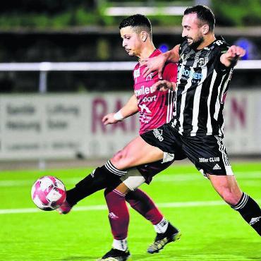 Es wird eng - Die Rückkehr von Captain Simone Parente (links) war einer der Lichtblicke beim FC Muri. Bild: Alexander Wagner