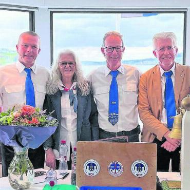 Das Boot ist auf Kurs - Geschäftsführer Ueli Haller (Meisterschwanden) freut sich zusammen mit den Verwaltungsräten Thomas Lindenmann (Seengen), Lotti Lüthi (Beinwil am See), Peter Haerry (Birrwil), Lukas Nauer (Meisterschwanden) und Christian Budmiger (Aesch) über das erfolgreiche Jahr (von links). Bild: Walter Minder