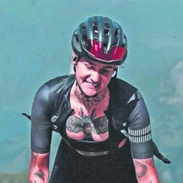 «Ich werde als sportlich beschimpft» - Sie lebte schon in Wohlen, Dottikon, Niederwil, Zufikon und Sins. Zu Hause ist sie aber auf dem Velo. Bild: zg