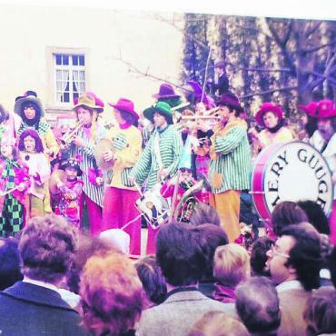 Einen Weltrekord aufgestellt - Die Mery-Güüger werden 6. beim Monsterkonzert in Muri 1977. Bilder: Susanne Schild / zg