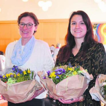 Zweimal Tränen zum Abschied - Die abtretende Kassierin Brigitta Strebel, die beiden Neuen Eveline Villiger und Daniela Huwiler und die abtretende Präsidentin Ursula Brunner (von links). Bilder: Annemarie Keusch