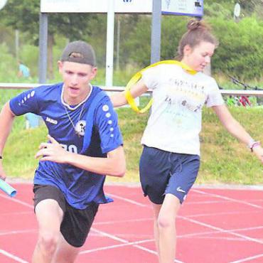 Leichtathletik der anderen Art - Reibungslose Stabsübergabe in der Américaine. Bilder: zg
