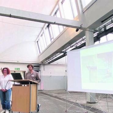 Raum mit neuem Leben erfüllen - Vielseitig nutzbare Räume: Letzten Herbst fand die Mitgliederversammlung der Kulturstiftung Pro Argovia im Alten Werkhof statt. Dabei durften Jonas Arnet, Präsident des Vereins für Kultur Wohlen, und Saskia de Winter von der Steuergruppe das Projekt Kulturzentrum vorstellen. Bild: Archiv
