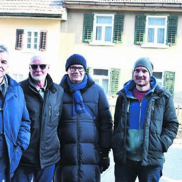 Kein Fachgutachten nötig… - Dieses Quartett lancierte das Initiativbegehren, damit die alten Häuser gerettet werden können, Einwohnerrat Manfred Breitschmid reichte noch eine Anfrage ein, die nun vom Gemeinderat beantwortet wurde (v.l.): Ruedi Donat, Urs Kuhn, Manfred Breitschmid und Simon Heusser. Bild: dm