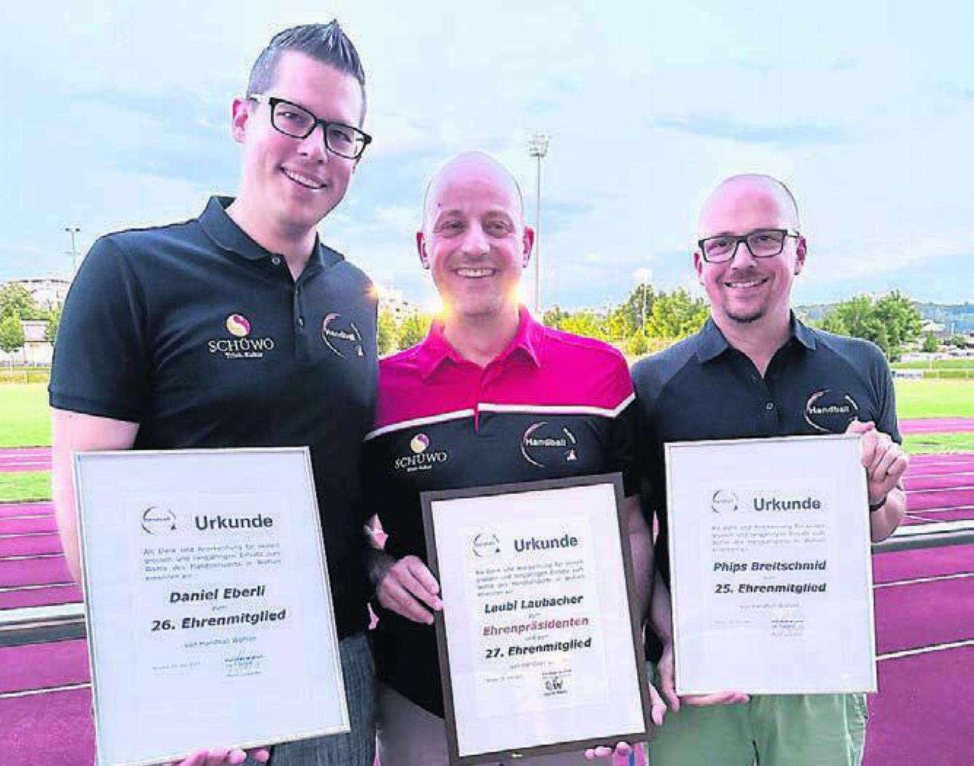Wurden zu Ehrenmitgliedern respektive Ehrenpräsident, ernannt (von links): Daniel Eberli, Martin Laubacher und Phips Breitschmid. - Das Bild wird blockiert. – Möglicherweise durch einen aktiven Adblocker.