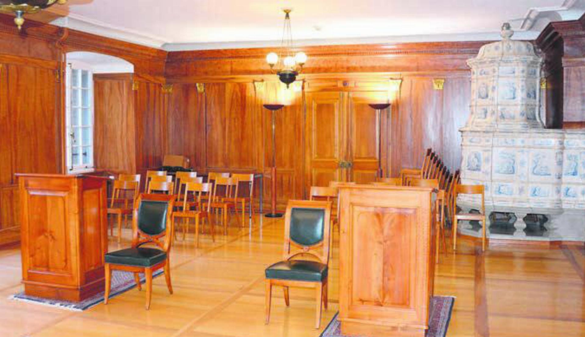 An der Urne wird entschieden, wer künftig als einer der sechs Bezirksrichter im Gerichtssaal in Bremgarten amtet. Bilder: Archiv/zg