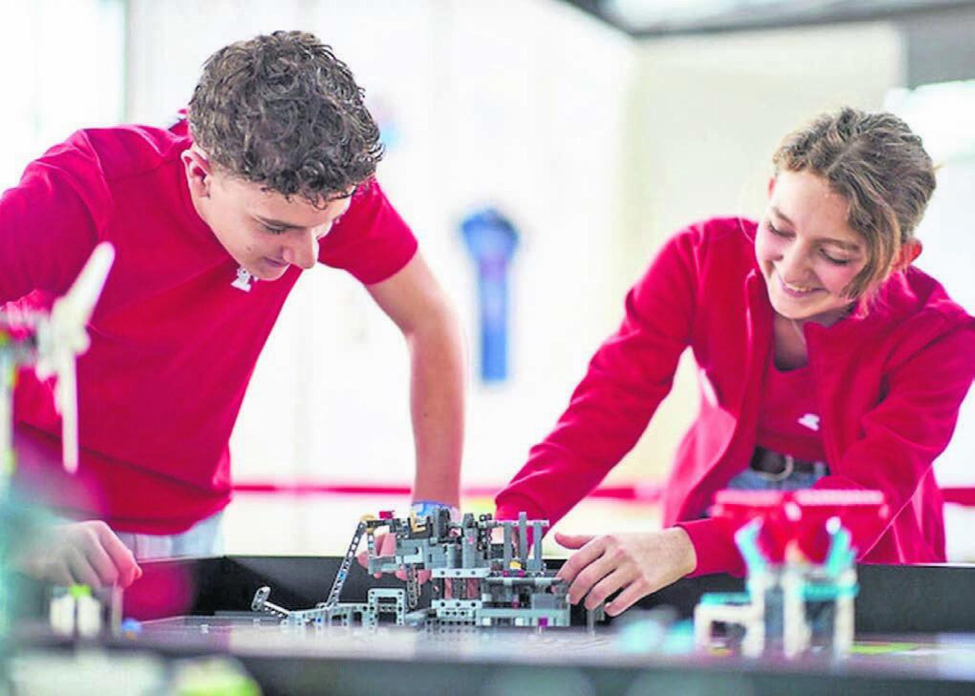 Gemeinsam Lösungsansätze für Probleme suchen – für Ella Robinson macht das die Arbeit mit ihren Teamkollegen aus. Bild: zg