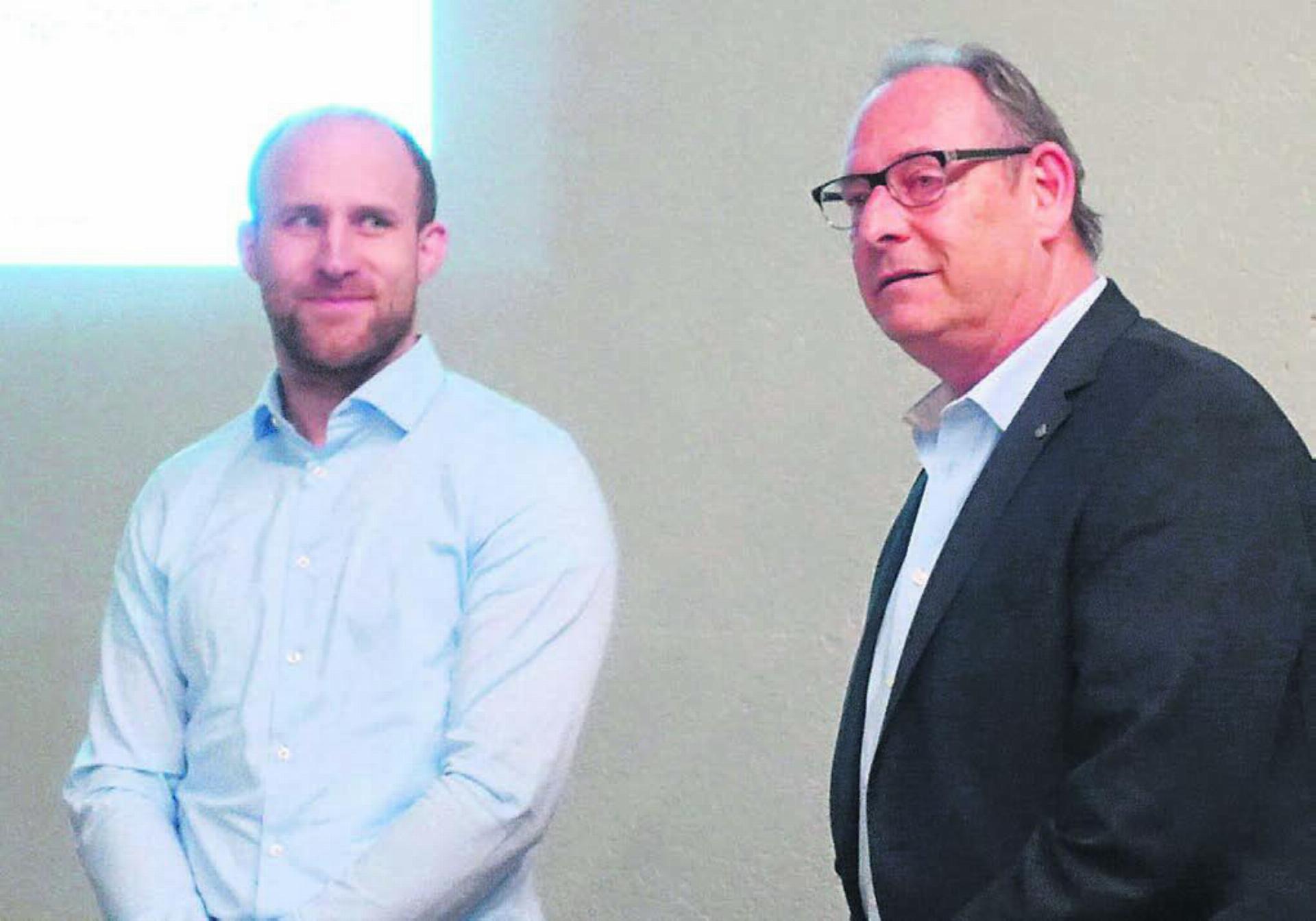 Martin Nietlispach, Verleger Freiämter Regionalzeitungen AG (links), und Jules Bittel, Verleger Anzeiger Oberfreiamt AG, sprechen deutliche Worte. Die Medienlandschaft Freiamt ist mit grossen Herausforderungen konfrontiert. Bild: Susanne Schild