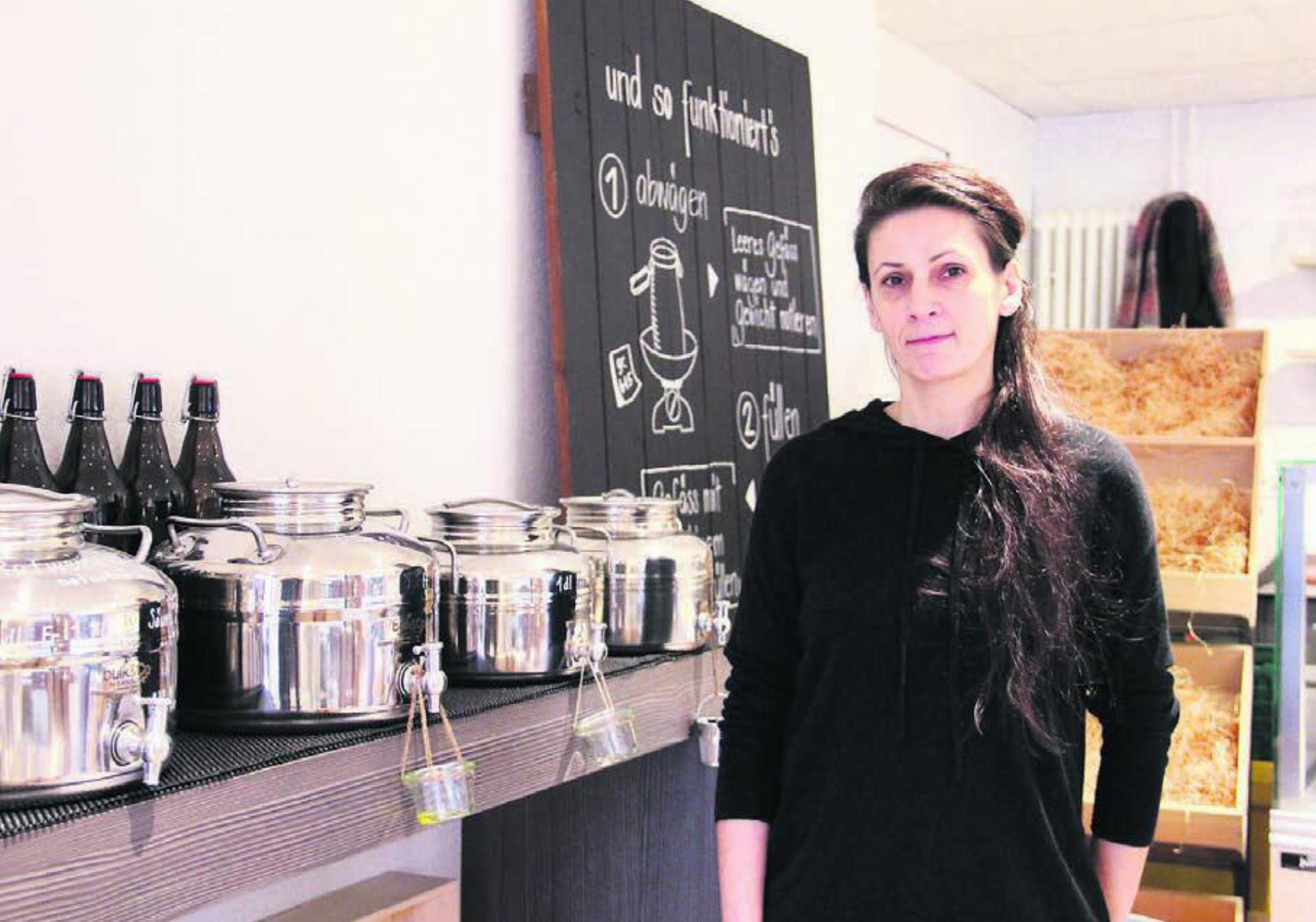 Gabi Fisch steht voll und ganz hinter ihren Produkten und dem Konzept «unverpackt». Bild: Monica Rast