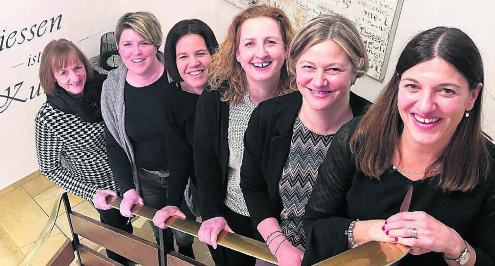 Die langjährigen Turnerinnen wurden geehrt (v. l.): Ursi Hausherr, Alice Bachmann, Mirjam Hertig, Evelyn Luchsinger, Florence Seiler und Sibylle Müller. Bild: zg