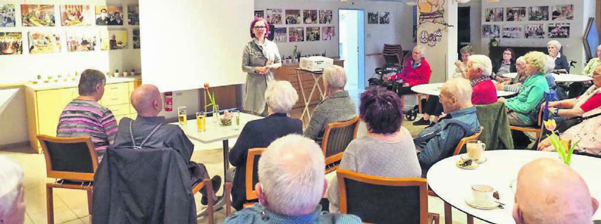 Die Bewohnerinnen und Bewohner, aber auch andere Interessierte genossen den Filmnachmittag im St. Martin. Bild: zg