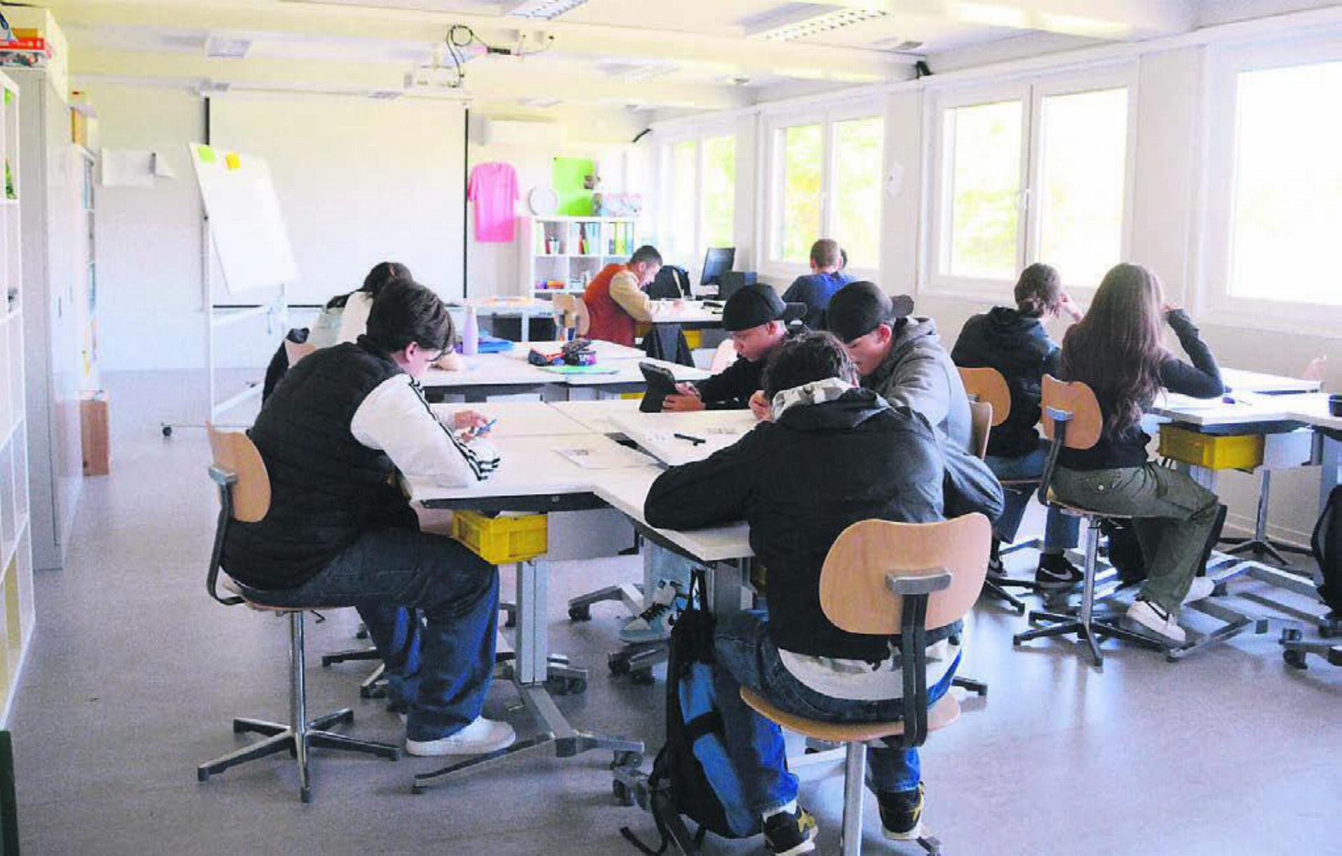Unterricht im Provisorium: die Klassen fühlen sich in der vorübergehenden KSM 4 wohl. Bild: Sabrina Salm