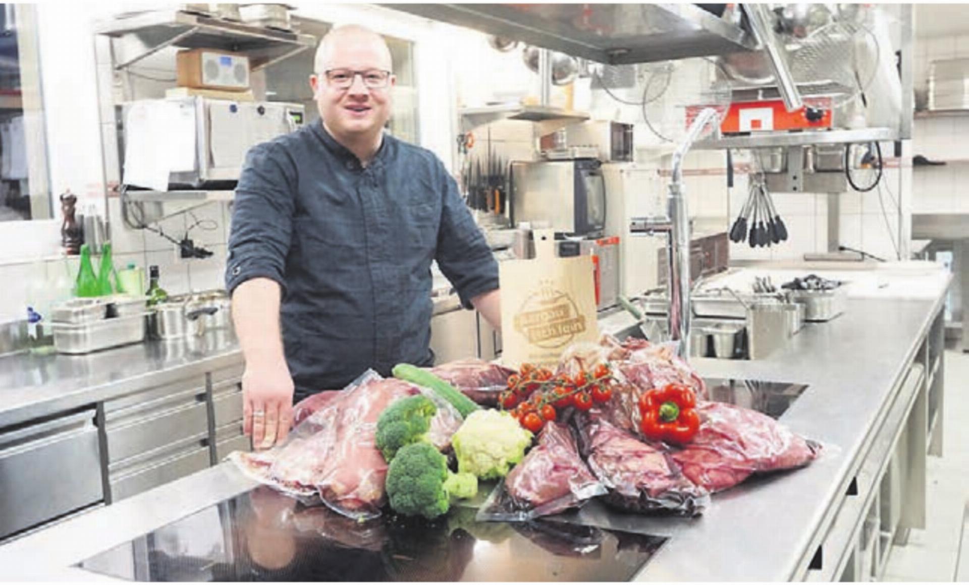 Fleischfachmann Martin Lang: Metzger, Koch und Gastgeber im bewährten Speiserestaurant Huwyler in Merenschwand. Bild: rts