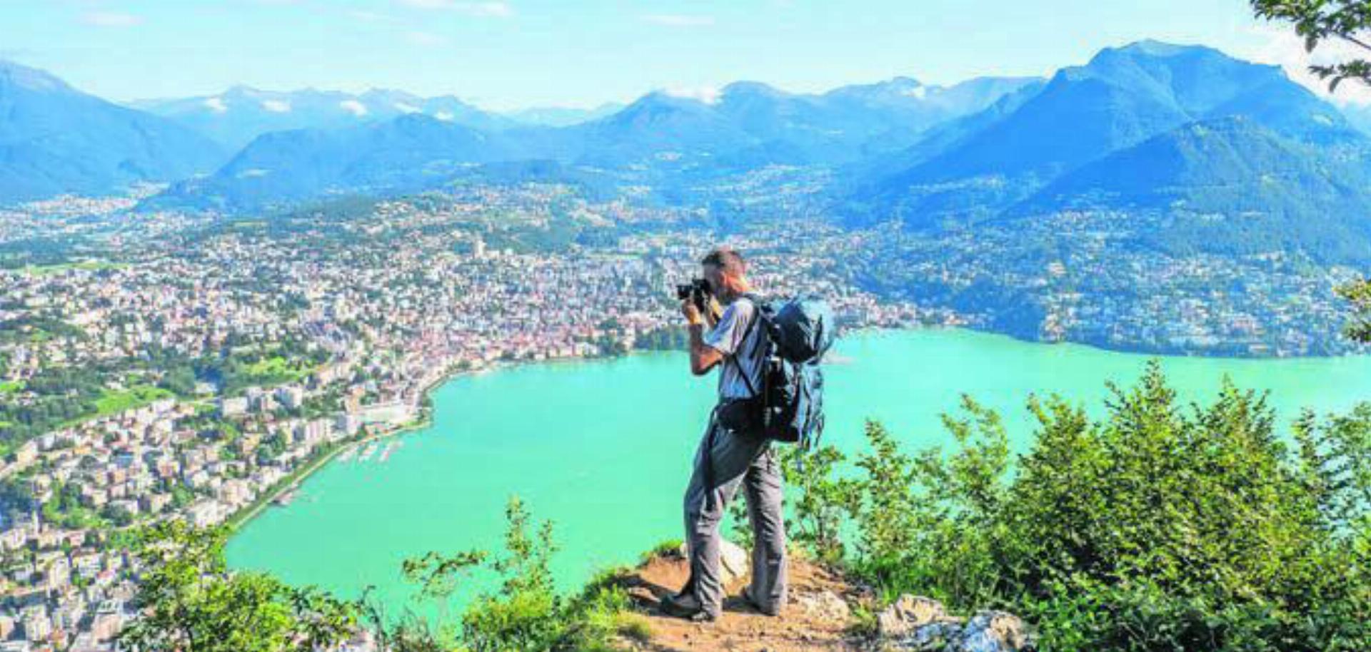 Corrado Filipponi über Lugano auf dem Aufstieg zum San Salvatore, auf der Via Gottardo und dem Trans Swiss Trail. In seinem Vortrag lässt er das Publikum an den Schönheiten der Schweiz teilhaben. Bild: zg