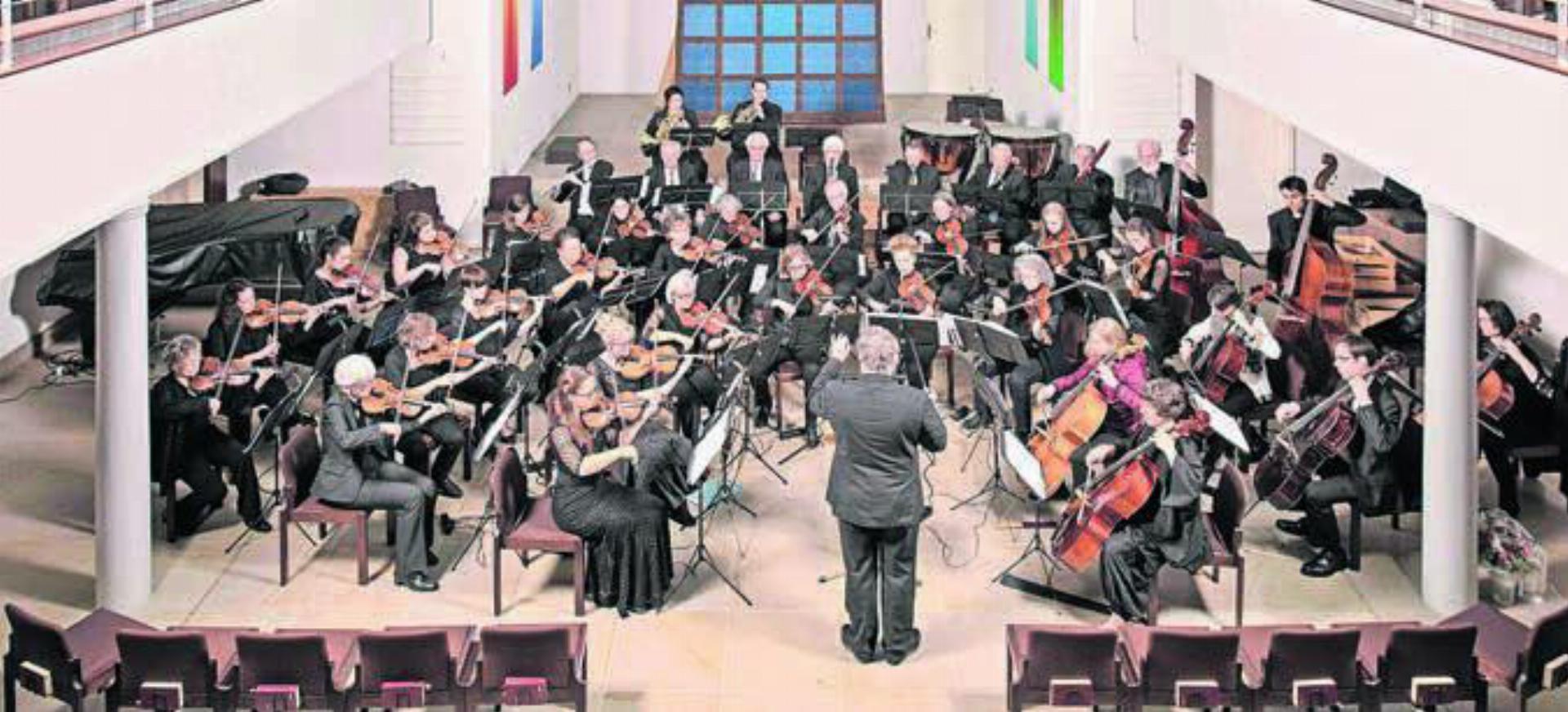 Für zwei Auftritte verlässt der Orchesterverein die Konzerthalle und spielt unter freiem Himmel. Bild: zg