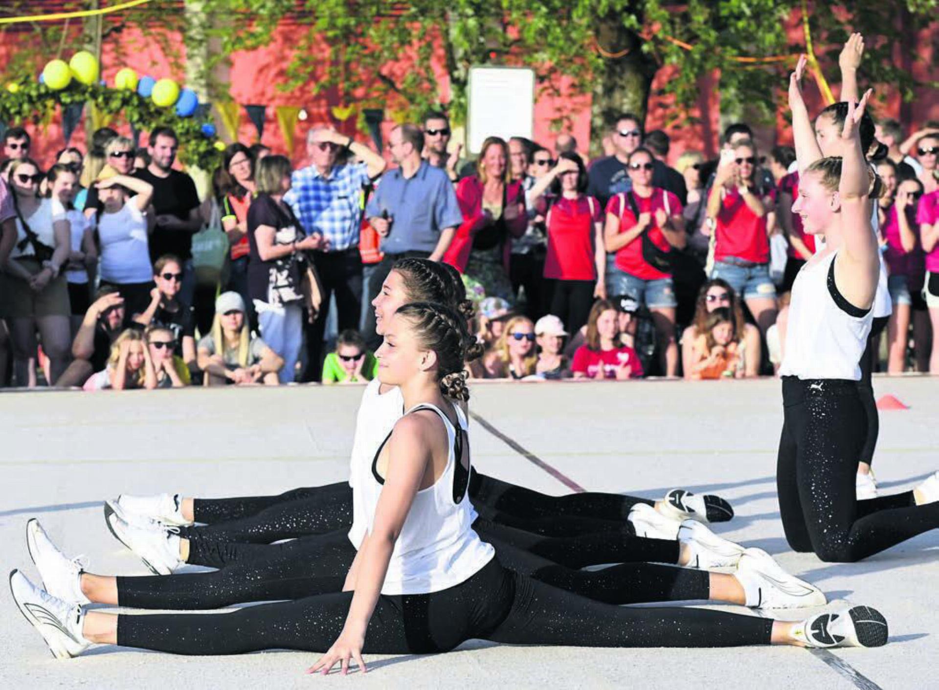 Gymnastik wird eine der zahlreichen Disziplinen sein, die man am Freiämtercup in Merenschwand sehen kann. Daneben runden das Buurezmorge und der Jugitag die Festivitäten ab. Bild: Archiv