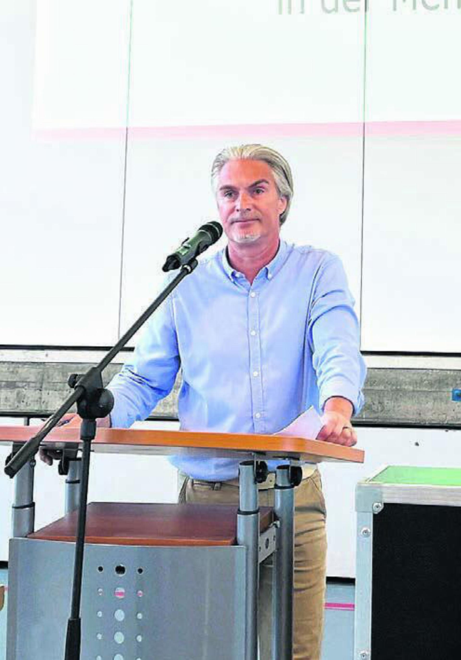 Gemeindepräsident Patrick Fischer konnte 104 Stimmberechtigte begrüssen. Bilder: Walter Minder - Das Bild wird blockiert. – Möglicherweise durch einen aktiven Adblocker.