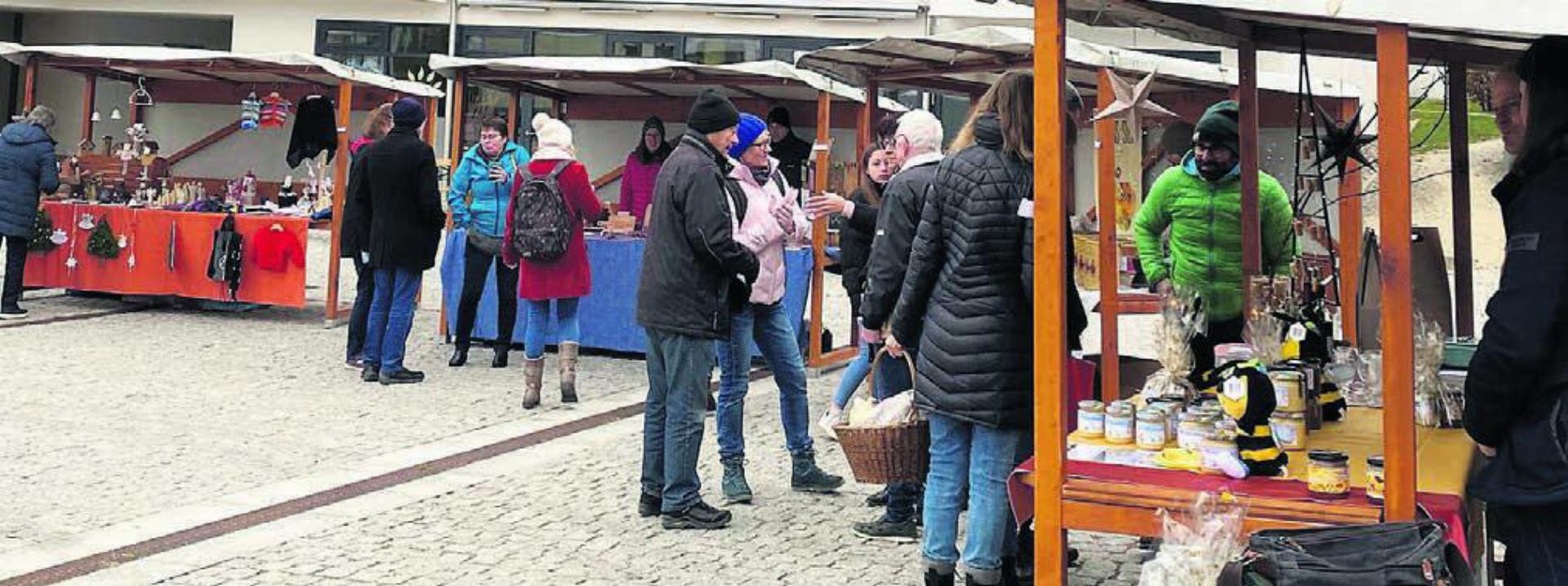 Der kleine Markt lud zum Verweilen und Stöbern ein. Bild: zg