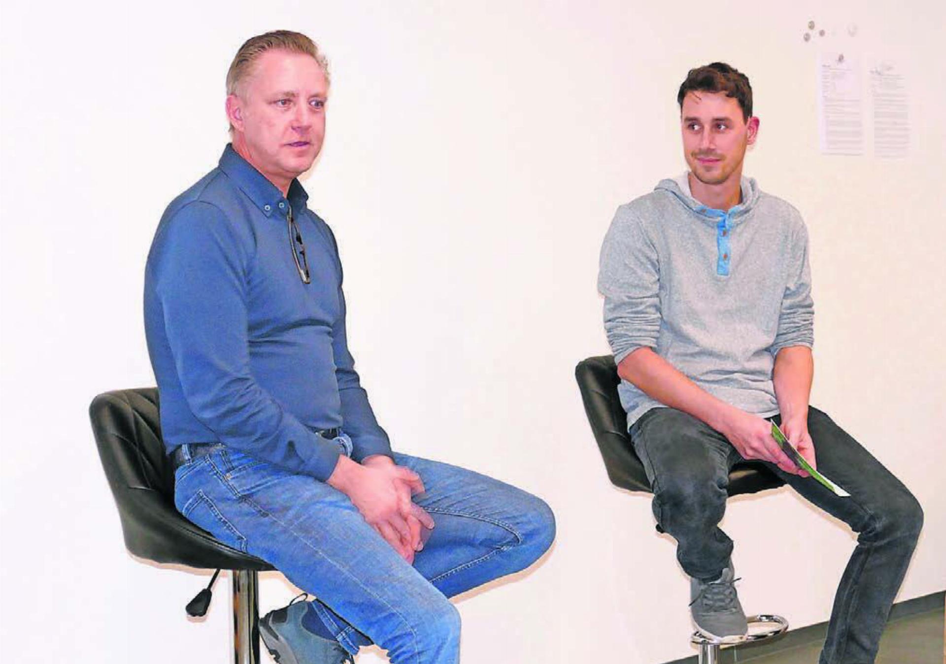 Mario Roost von der «Aktion Häggligrüen» (rechts) befragte Markus Tonner, Geschäftsleiter von InnoRecycling. Bild: tre