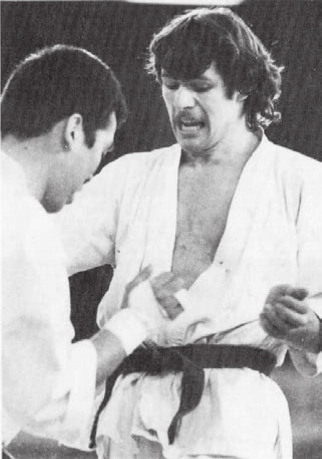 An der WM 1984 liefert sich Muntwyler (rechts) mit dem Japaner Keiji Sanpei einen harten Kampf.