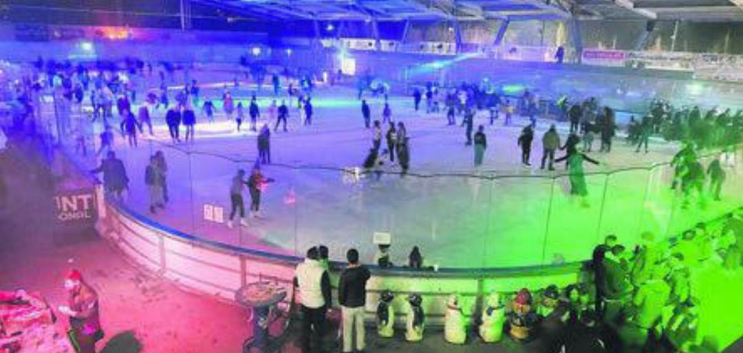 Bereits im letzten Jahr hat das Nachwuchsturnier des HC Wohlen Freiamt mit zwei Tagen Eisdisco viele Menschen auf die Wohler Eisbahn gelockt. Bild: Archiv/zg