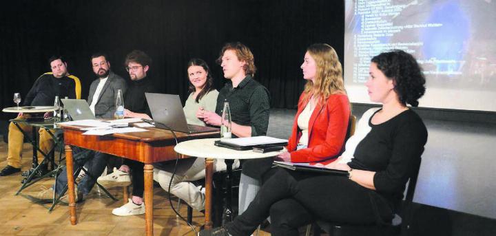 Sie setzen sich ein für die Kultur in Wohlen und bilden den Vorstand des Vereins (von links): Pascal Schmider, Patrick Grob, Lorenz Hegi, Martina Arnet, Präsident Jonas Arnet, Jacqueline Gregor und die neu gewählte Julia Frischknecht. Bild: Chregi Hansen