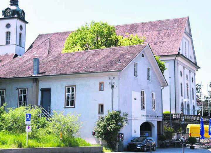 Dachsanierung als Vorinvestition für eine Gesamtsanierung: Der Sternensaal soll laut Gemeinderat in der heutigen Form bestehen bleiben. Bild: Daniel Marti