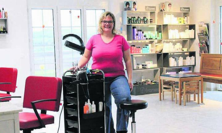 Rita Vollenweider verwöhnt ihre Kunden im lichtdurchfluteten Salon.