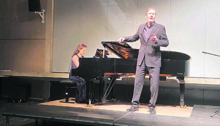 Hyunah Rottenschweiler, Klavier, und Walter Siegel, Tenor, sind bestens aufeinander abgestimmt. Bild: zg Hyunah Rottenschweiler, Klavier, und Walter Siegel, Tenor, sind bestens aufeinander abgestimmt. Bild: zg