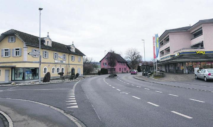 Nicht weiter zugunsten des Dorfkerns verkleinern. Das sagt die SVP zur Bremgarterstrasse im Bereich des Zentrums. Bild: Susanne Schild