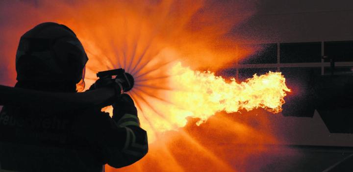 Mit diesem Bild hat die Feuerwehr Rietenberg den Preis für das beste Aargauer Feuerwehrbild gewonnen. Gemacht wurde es von Christoph Rothlin anlässlich eines Postenlaufs. Bilder: Christoph Rothlin / zg